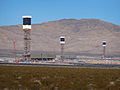 Les 3 chaudières de la centrale solaire d'Ivanpah, le 27 décembre 2012.