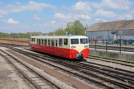 L'autorail X 212 quittant la gare.