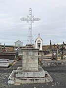 La croix principale du cimetière.