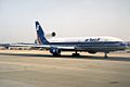 L-1011-100 d'Air Transat, à l'aéroport de Londres-Gatwick en 1995.