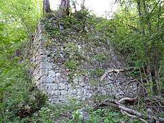 Mur du château Corbeau (XIIIe).