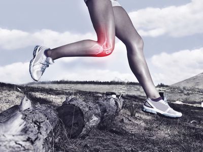 Photo of trail runner with knee pain.