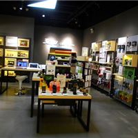 深圳市木制精品数码展示柜台制作，精品数码展柜加工