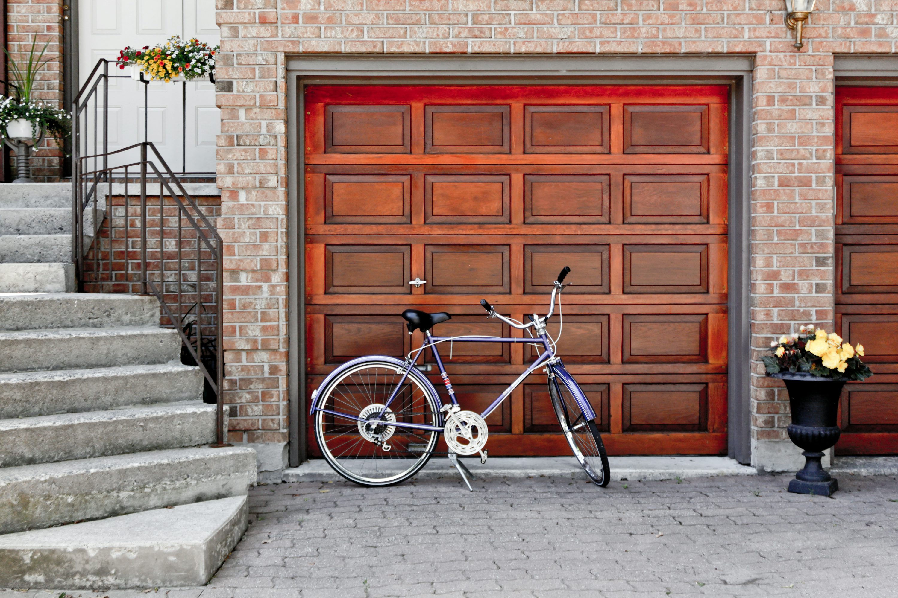 Roll Up Garage Door Near Reseda Los Angeles