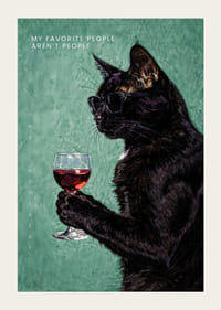 O pisică cu ochelari savurează un pahar de vin cu stil.-3