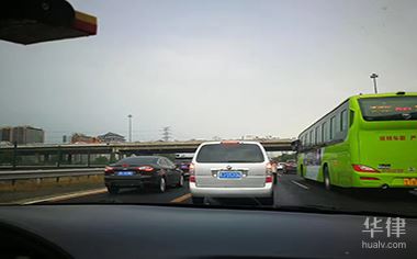 撞车逃逸没人受伤怎么处罚