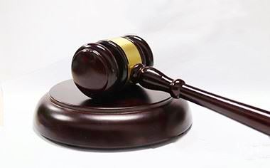 在职仲裁公司被开除会有赔偿吗
