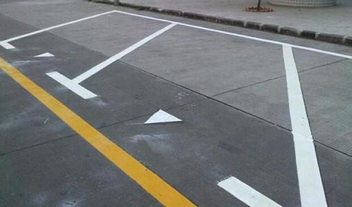 兴义医院车库画线施工  道路划线 热熔/冷涂