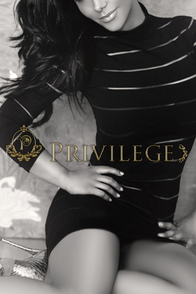 Luxe Paris escort Victoria, VIP brunette companion, luxury escort in Paris