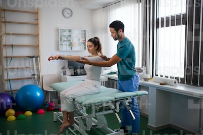 Physiotherapist In Vaishali Nagar