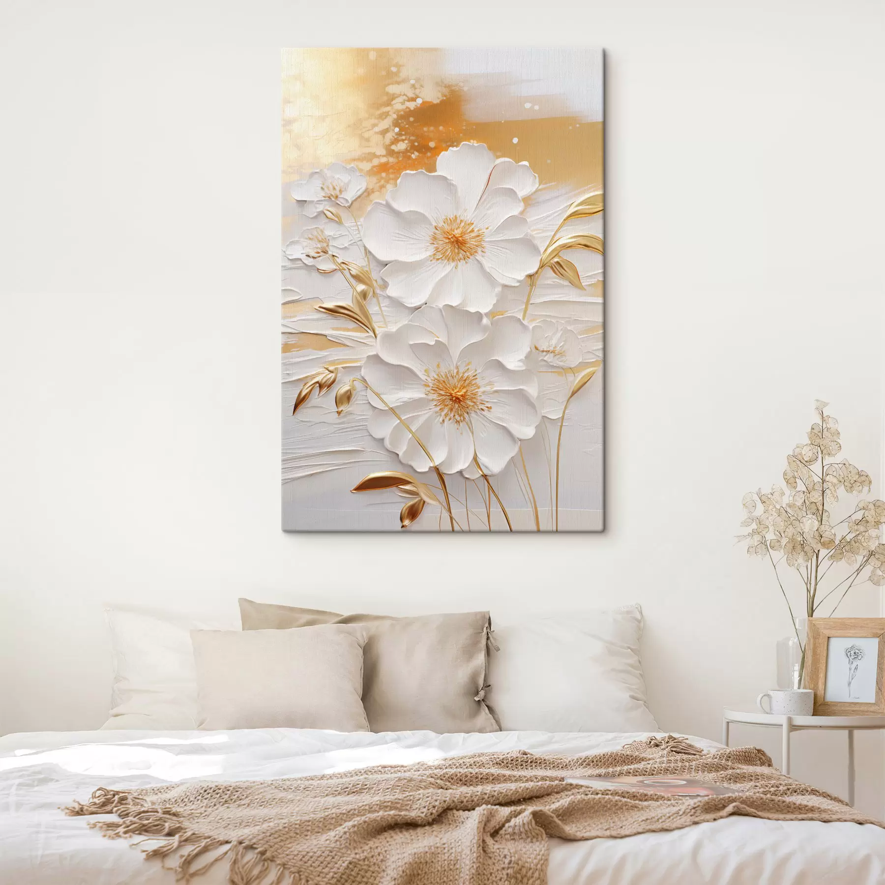 carta da parati Fiori bianchi con accenti gialli e foglie delicate su uno sfondo strutturato, arte moderna nr. s47415